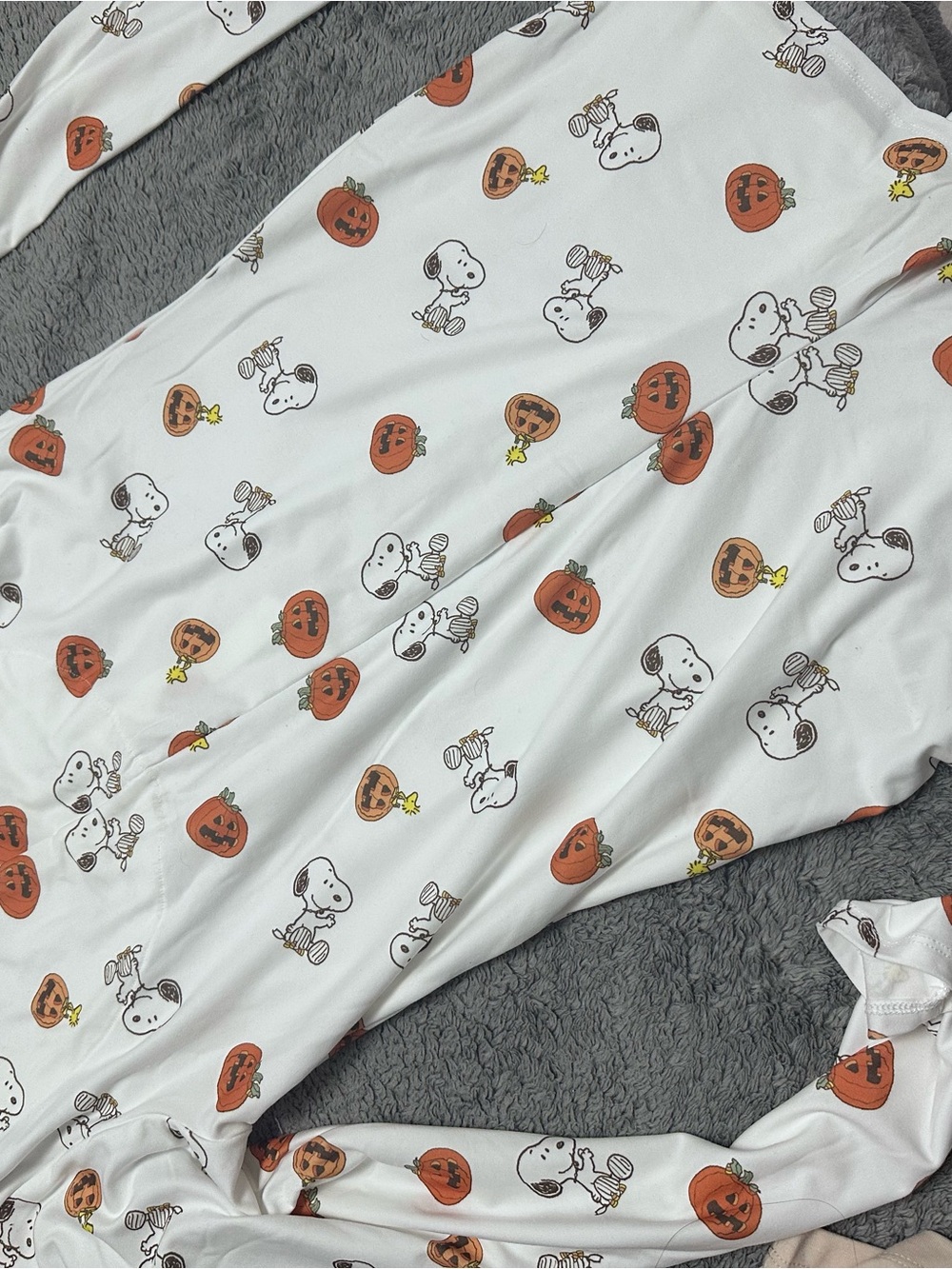 Peanuts women’s White Snoopy & Pumpkin Button-Front Pajama Top - Picture 4 of 4